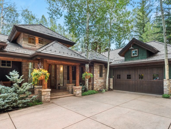 Luxurious Ski-in/ Ski-out Vacation Home - Family-Friendly Retreat